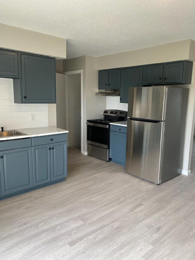 Kitchen - 5417 N Linwood Ave