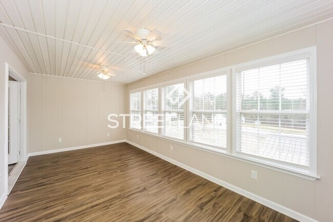 Building Photo - REDUCED! - Now offering $500 off first ful...