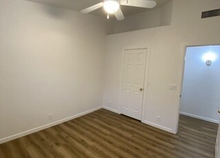 Foto del edificio - 8937 W Lone Cactus Dr