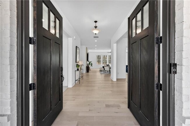 Foto del edificio - 512 Cedar Crest Cir
