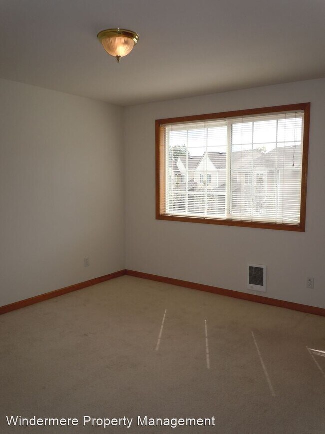 Building Photo - 2 br, 1.5 bath House - 4257 Wintergreen Ci...