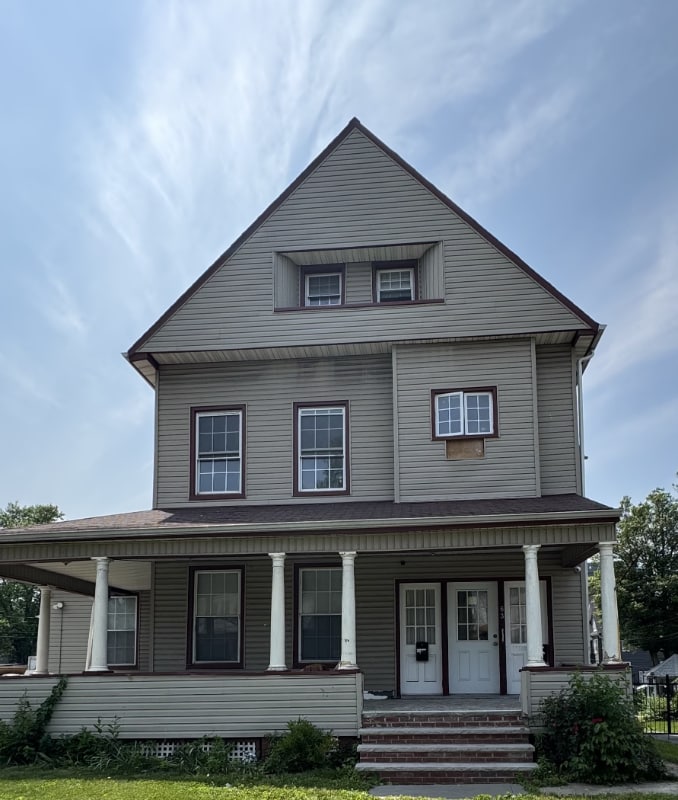 Primary Photo - 63 Hawthorne Ave