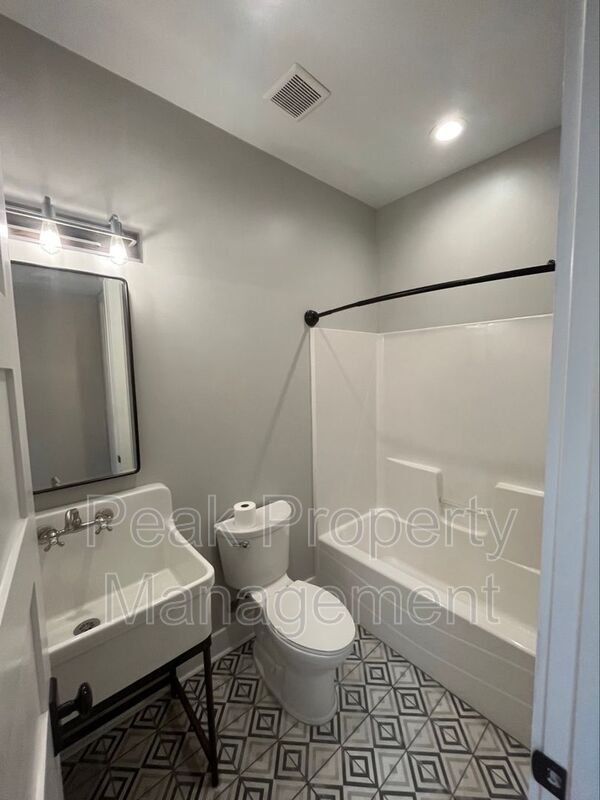 Foto del edificio - 312 N 2nd St