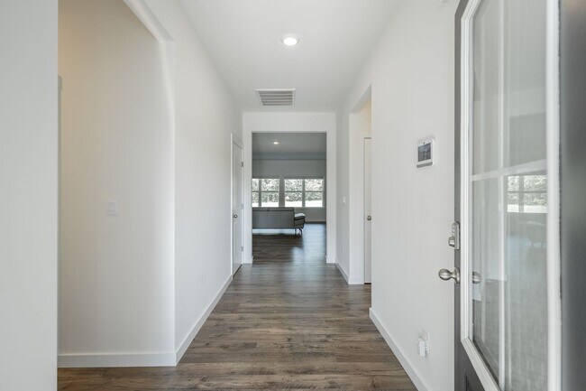 Building Photo - 10815 Upland Dr
