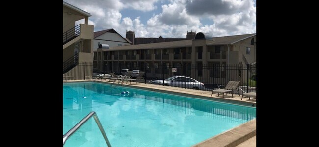 Foto del edificio - Available Summer 2026 2 BD / 1 BA Condo Walking Distance to FSU!