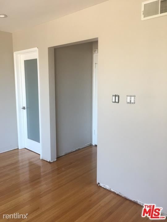 Foto del edificio - 2 br, 1.5 bath Condo - 5237 W Slauson Ave