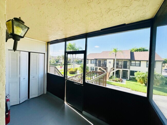 Foto del edificio - 4695 Lucerne Lakes Blvd E