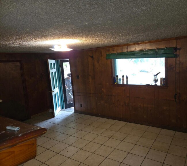 Foto del edificio - 640 Andry Ln