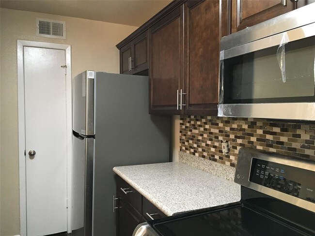 250 El Dorado Blvd Webster Tx 77598 Condo For Rent In Webster