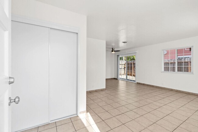 Building Photo - 1518-1522 Trower Ave