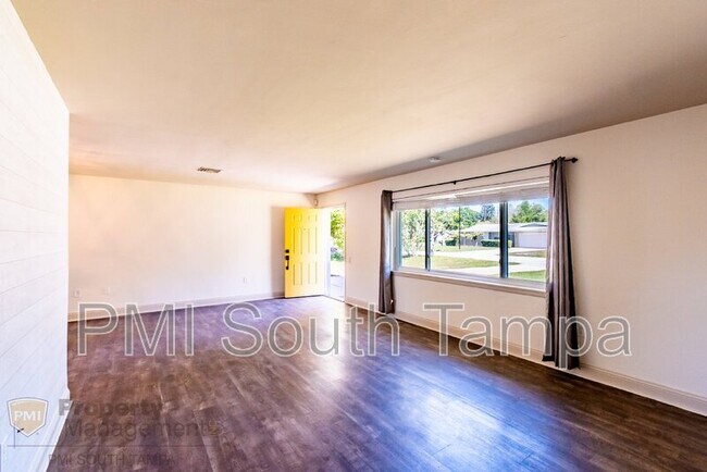 Foto del edificio - 12174 83rd Ave N