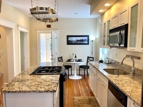 Building Photo - 98 Amory St