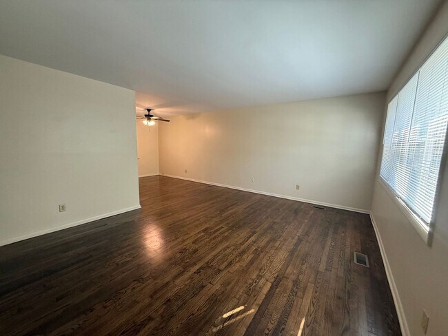 Building Photo - 602 Maple St
