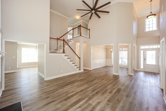 Building Photo - 106 Fairway Dr