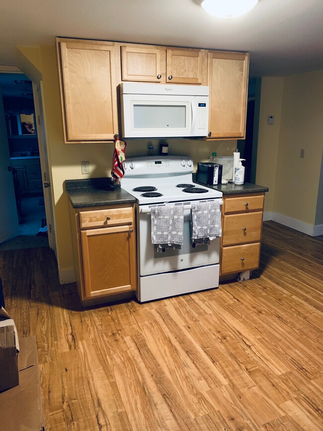 Kitchen - 218 Sandhill Rd