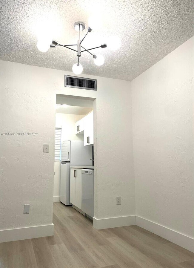 Foto del edificio - 10901 N Kendall Dr