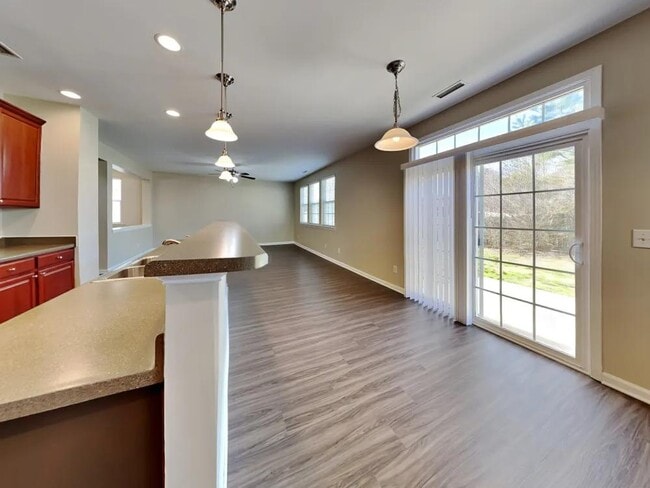 Building Photo - 6567 Guard Hill Dr