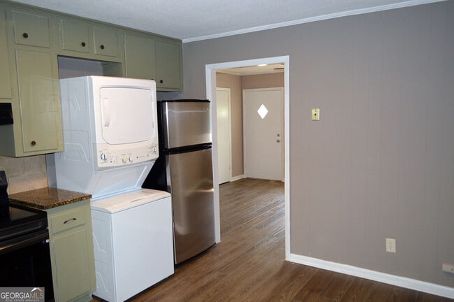 Building Photo - 8859 E Main St