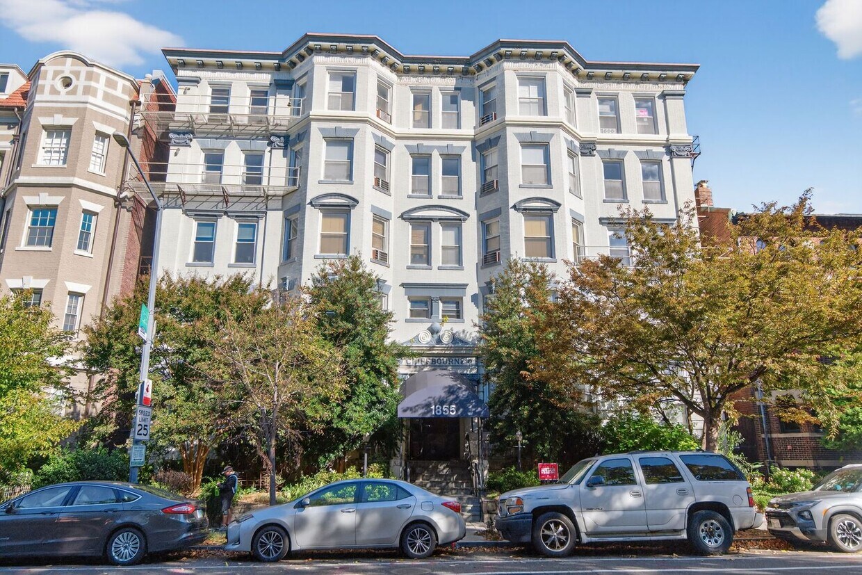 Foto principal - Available Now! 2Bd / 1.5Ba in the Heart of Adams Morgan!