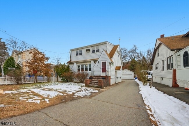 Building Photo - 1133 Goffle Rd