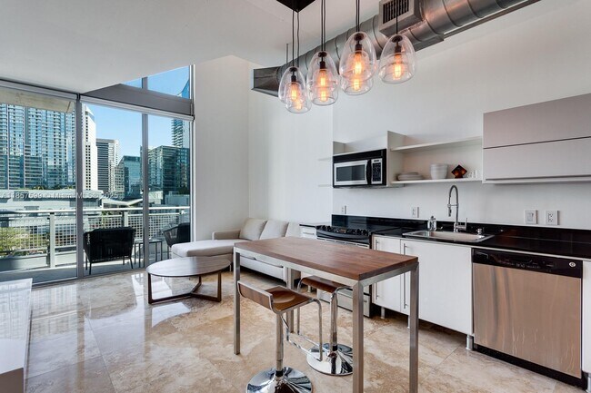 Foto del edificio - 690 SW 1st Ct