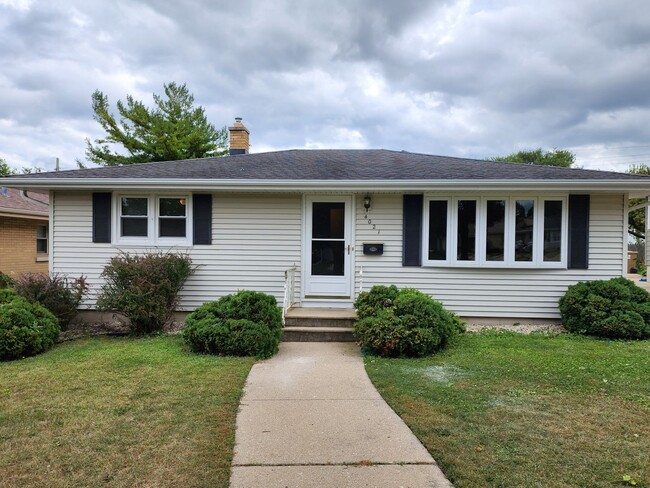 Building Photo - 4021 Harding Rd