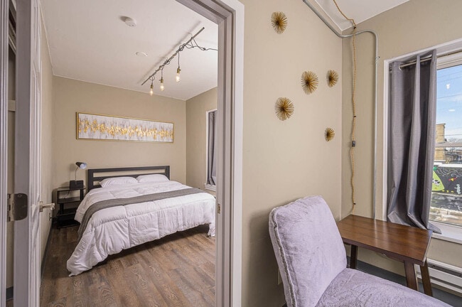 Foto del edificio - 532 W College Ave