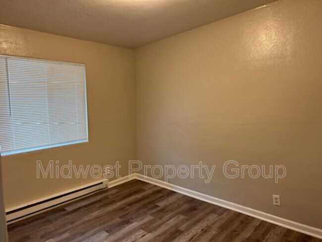 Building Photo - 3716 Geraldine Ave Unit 7