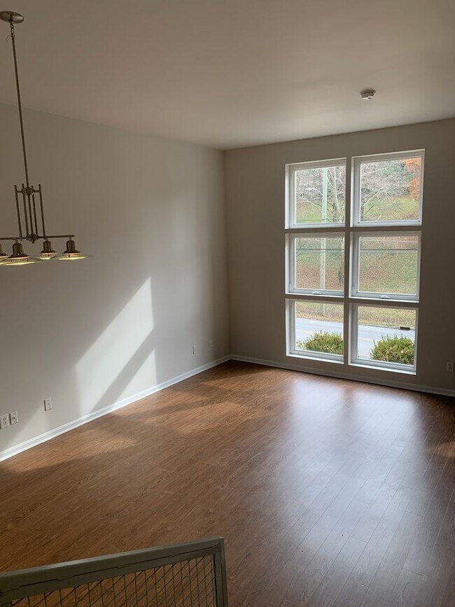 Photo - Updated Crescent hills Condo 2 bed/2 bath