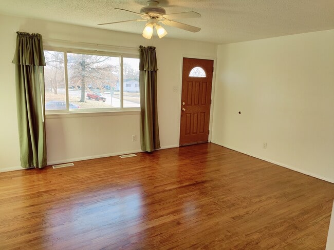 Área de estar - 3291 Bristol Hall Dr