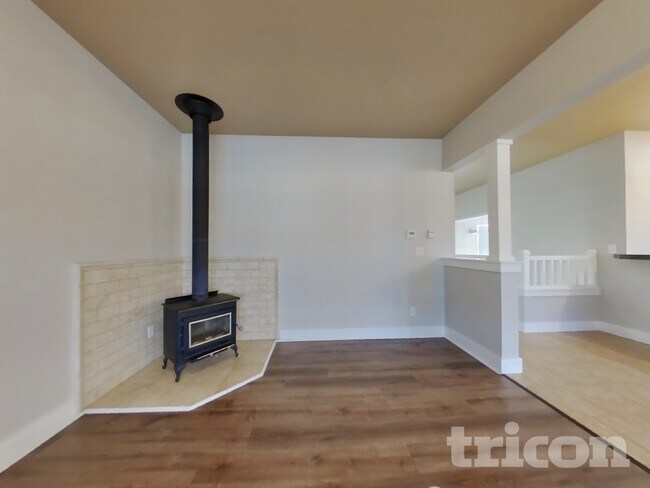 Building Photo - 1910 Mahogany Way