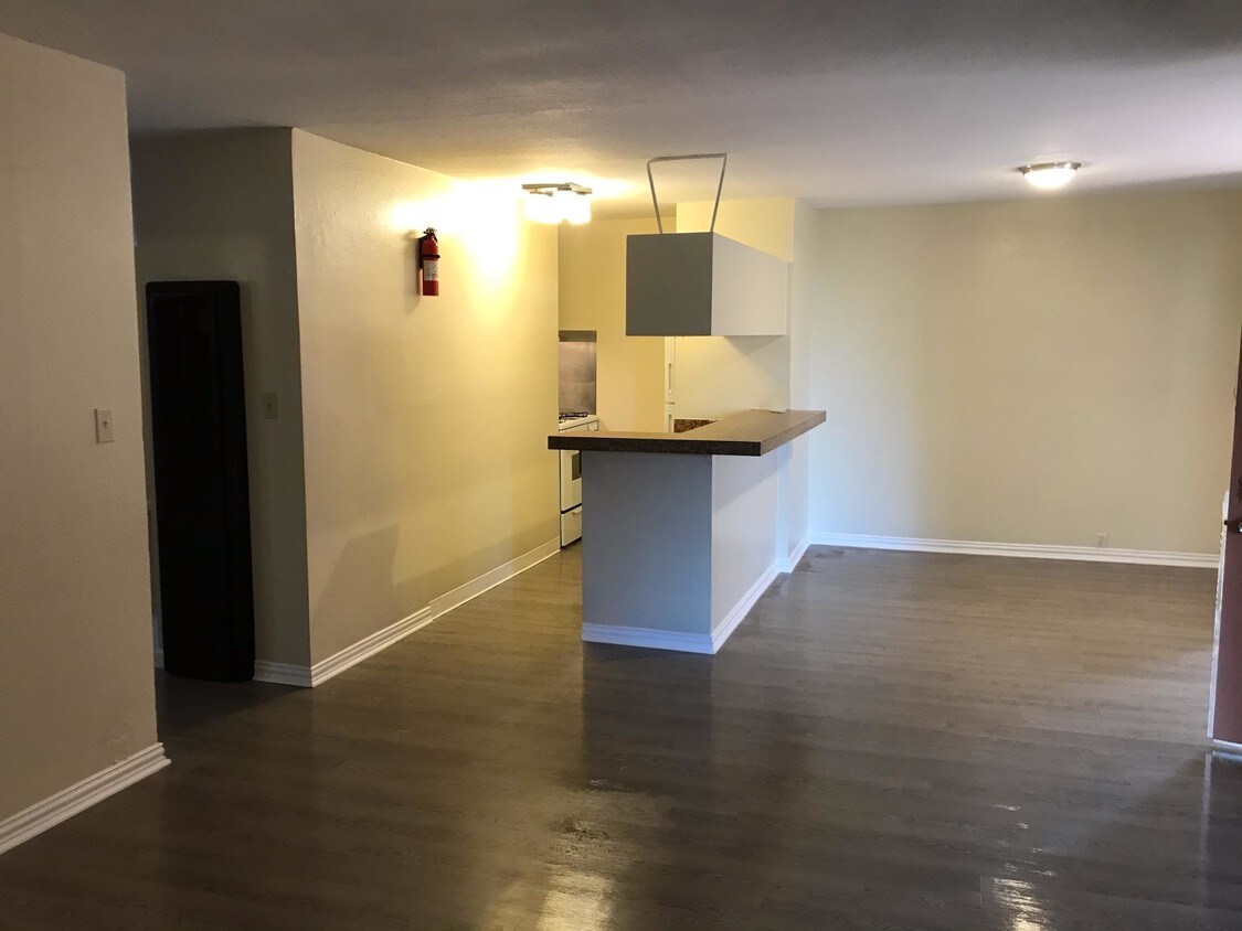 Kitchen/ Dining Room Area - 4320 Leeland St