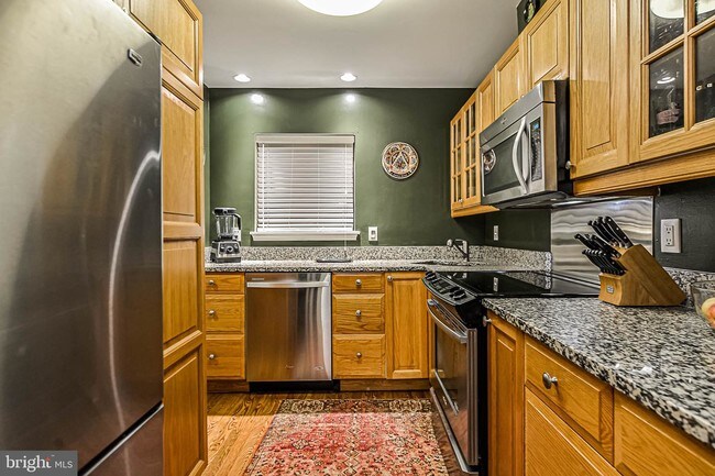 Foto del edificio - 2813 Lee Oaks Ct