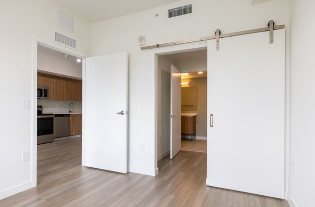 Building Photo - 375 N Biscayne River Dr