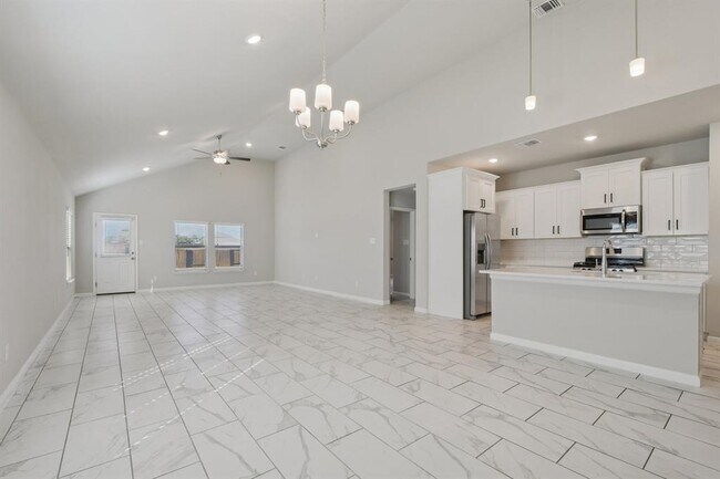 Building Photo - 112 Comet Pointe Dr