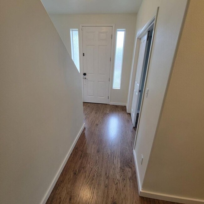 Foto del edificio - 4 Bedroom plus den, Lacey/Meridian Campus Home for Rent