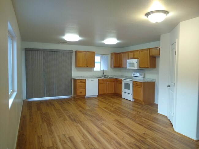 Kitchen - 1190 W 31st St