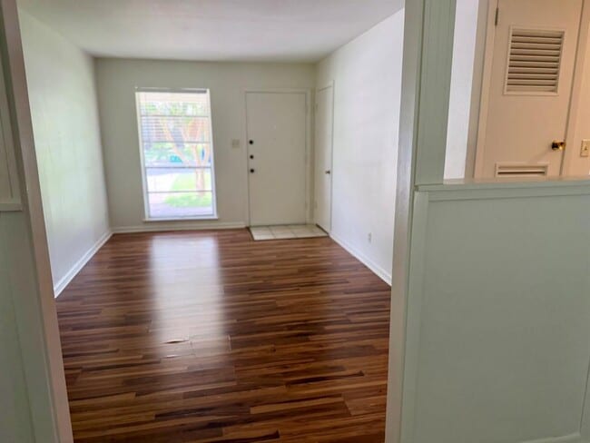 Building Photo - 5510 Delwood Dr