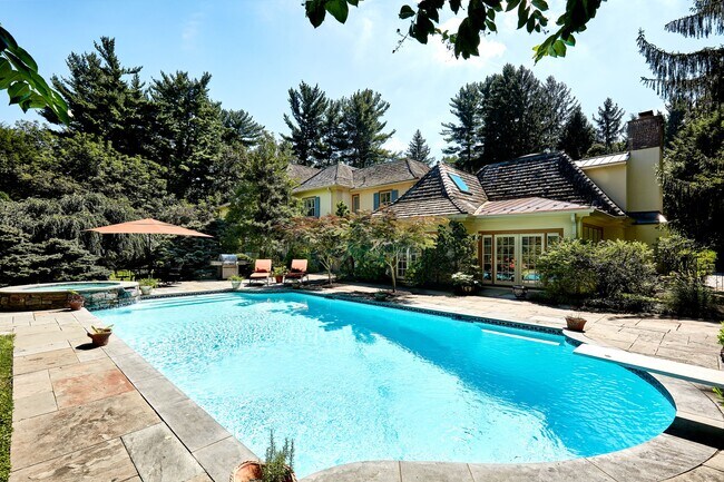 Building Photo - 342 Grays Ln