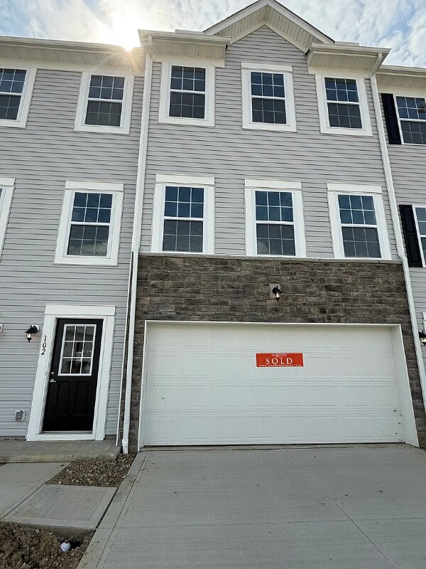 Primary Photo - 102 Red Willow Dr
