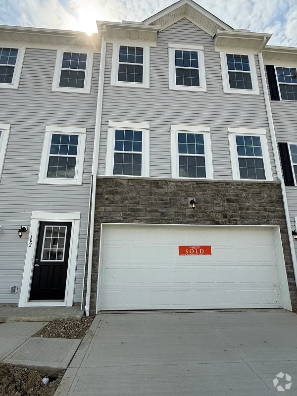 Building Photo - 102 Red Willow Dr