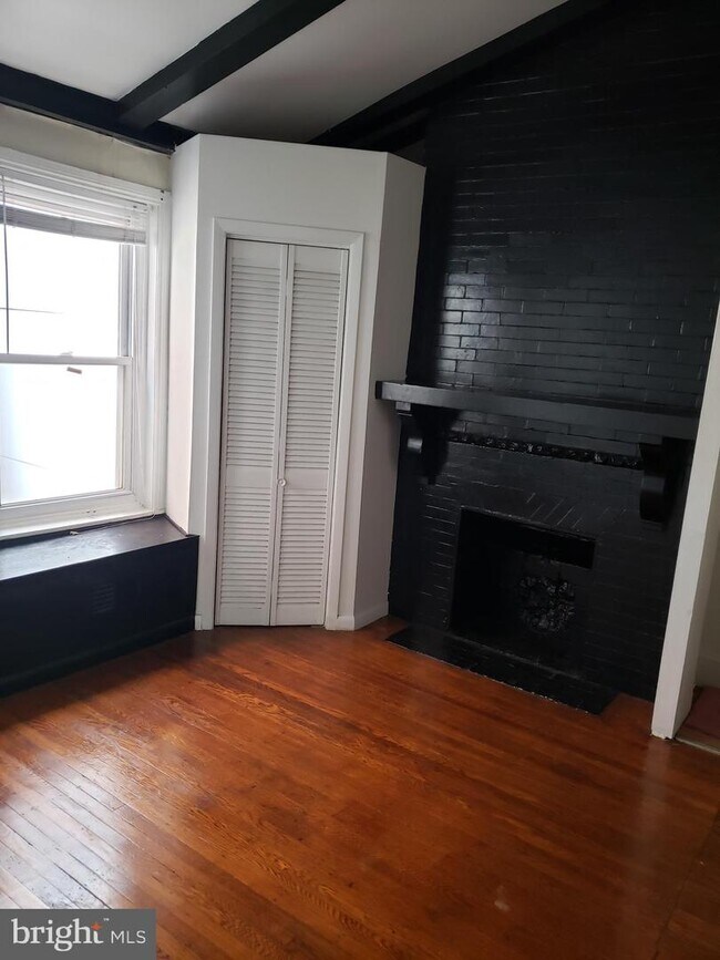 Building Photo - 1229 Spruce St