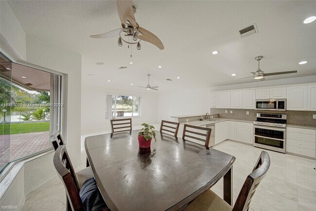Foto del edificio - 4 br, 2 bath House - 20506 SW 54th Pl