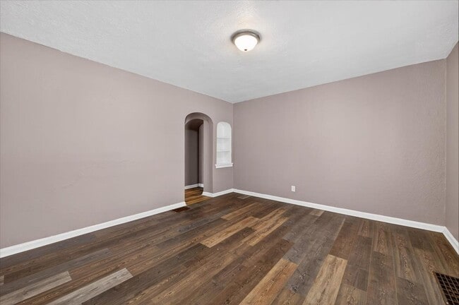 Foto del edificio - 2351-2351 Lasalle St