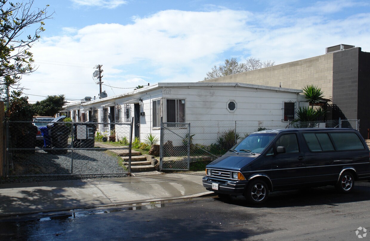 Primary Photo - 1809 Newton Ave