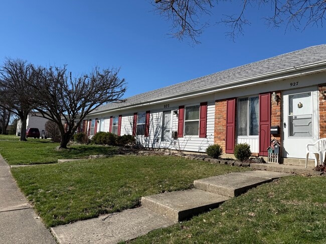 Building Photo - 925 Taylorsview Dr