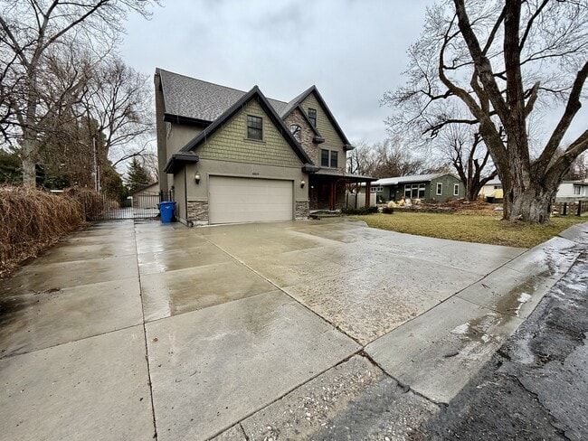 Building Photo - 6819 S Greenfield Way