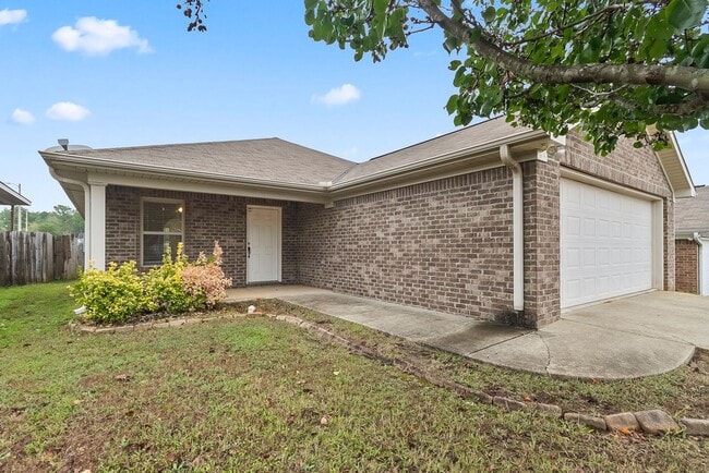 Nice 3 Bed 2 Bath Available in August! Boo... - Nice 3 Bed 2 Bath Available in August! Boo... House