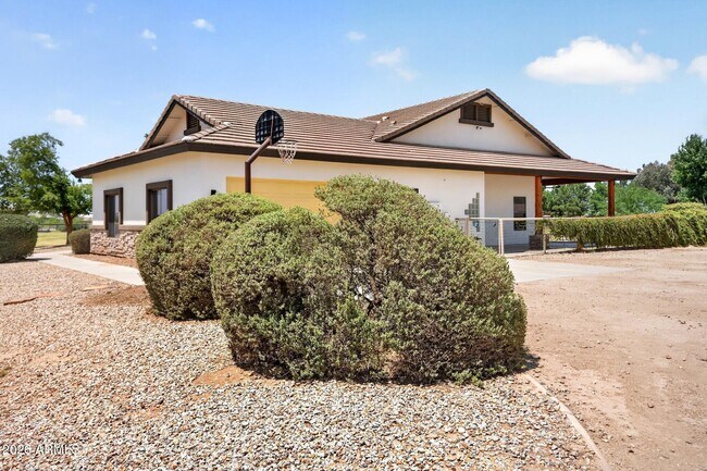 Foto del edificio - 3002 E Sherry Ln