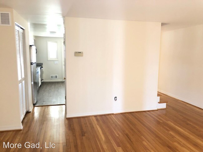 Building Photo - 3 br, 1 bath House - 1043 Foxridge Ln